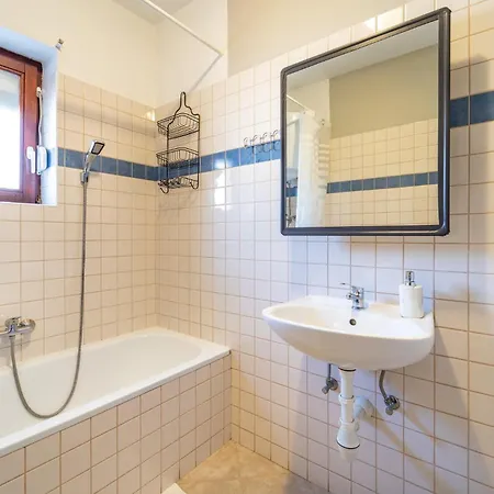 Hébergement de vacances Lovely In With House Sea View Gornji Karin