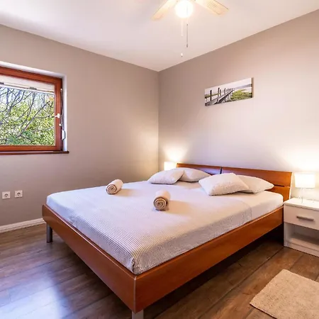 Hébergement de vacances Lovely In With House Sea View
