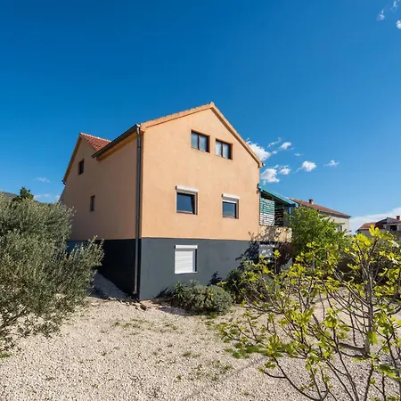 Lovely In With House Sea View